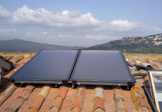 PANNELLI SOLARI E CALDAIA A CONDENSAZIONE IN VILLE